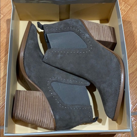 NIB Marc Fisher grayish boots size: 9M - Picture 8 of 10